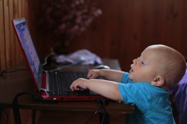 オンライン診療を形成外科でどう活用するか